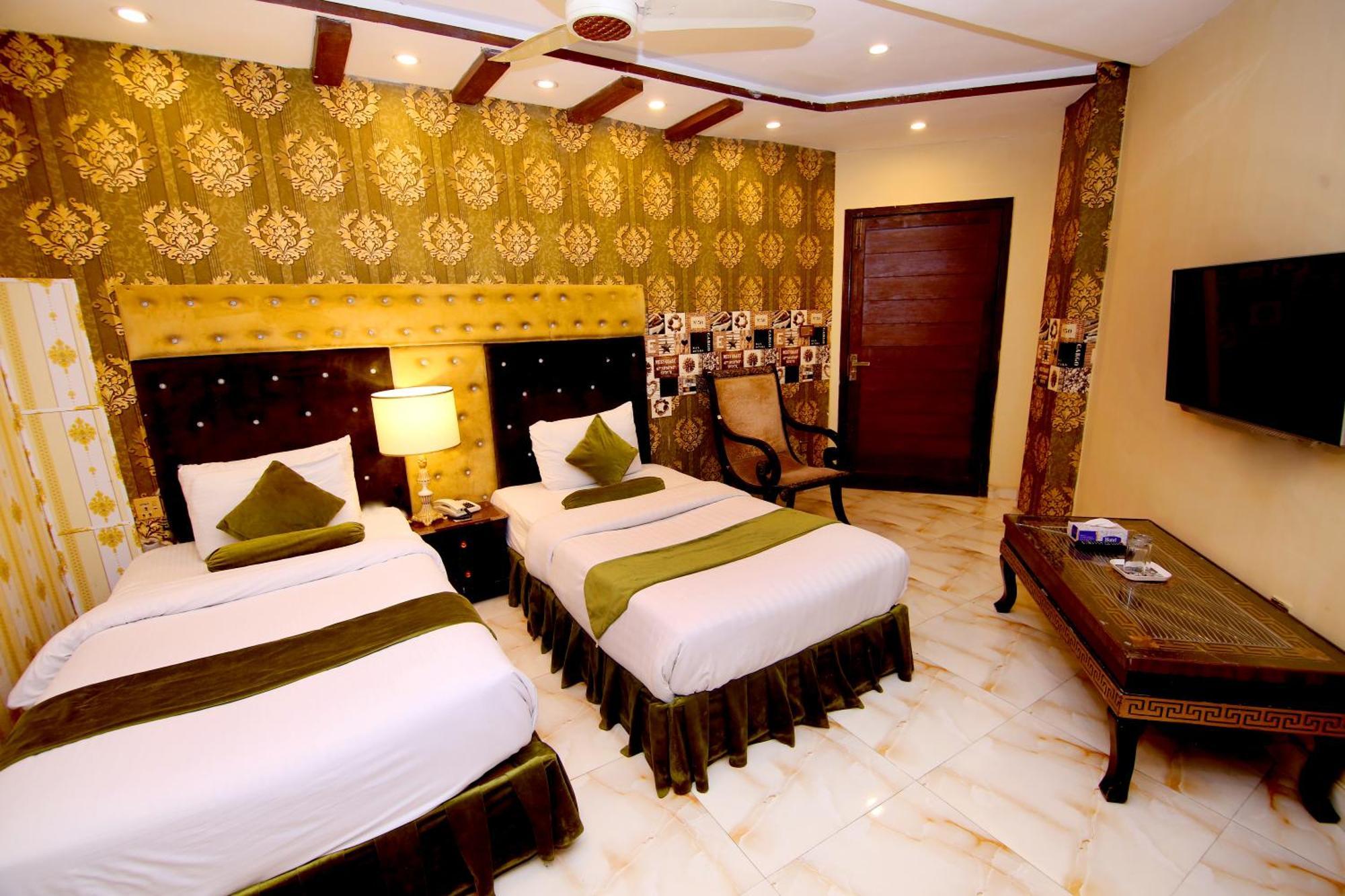 Premier Inn Gulberg Лахор Екстериор снимка