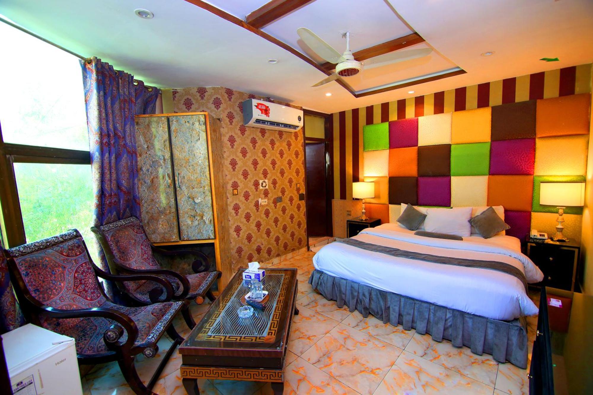 Premier Inn Gulberg Лахор Екстериор снимка