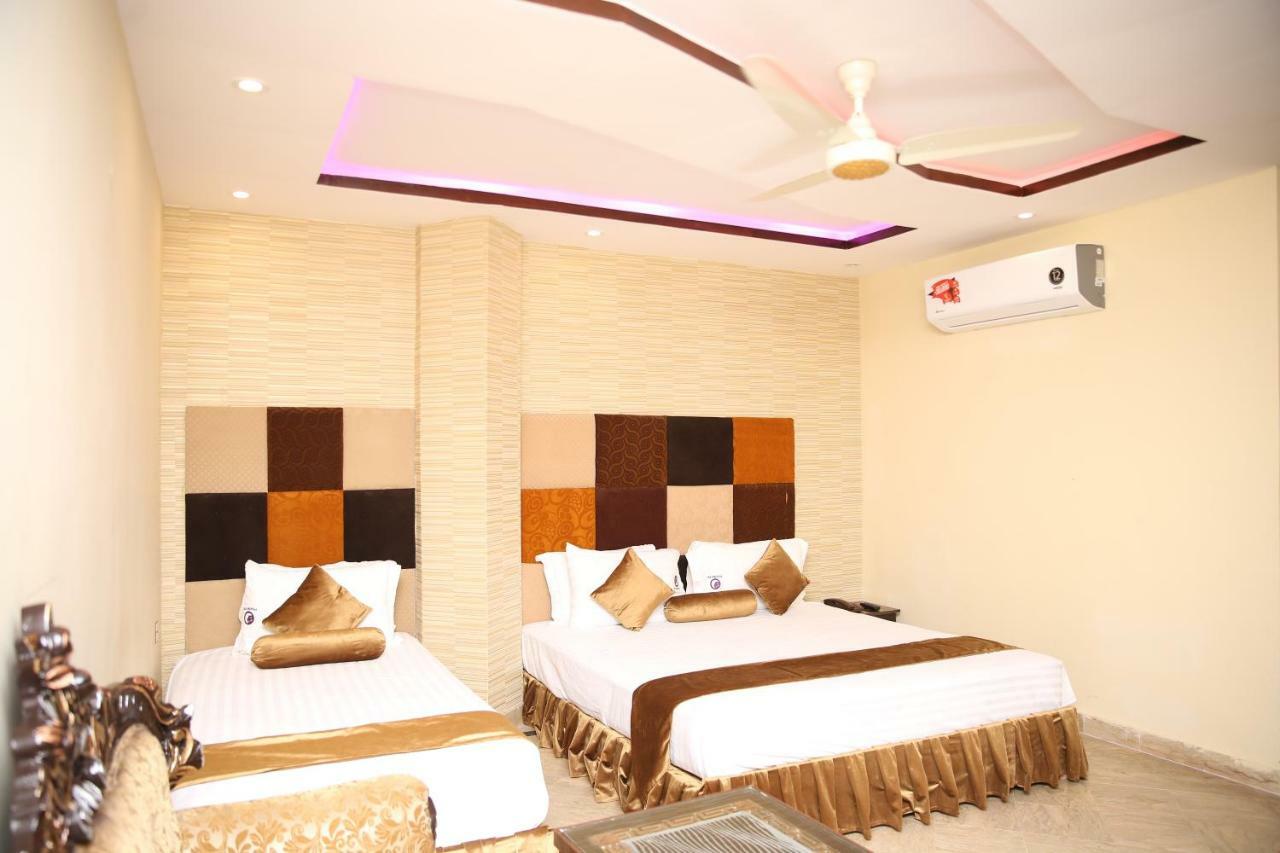 Premier Inn Gulberg Лахор Екстериор снимка