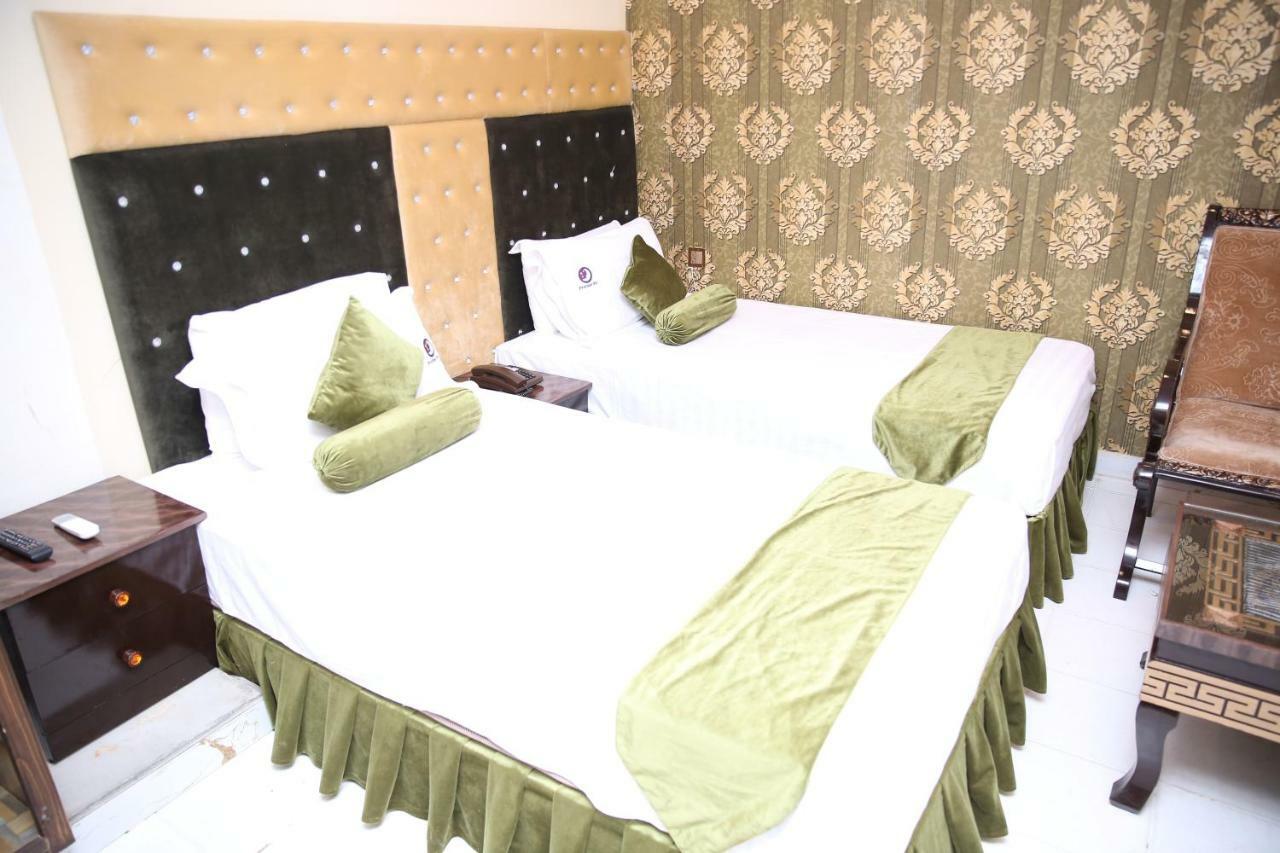 Premier Inn Gulberg Лахор Екстериор снимка