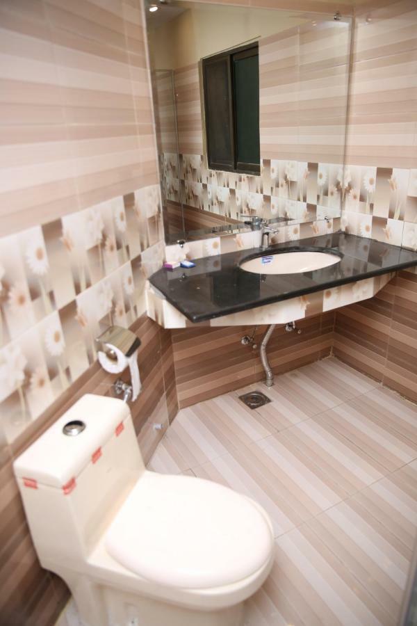Premier Inn Gulberg Лахор Екстериор снимка