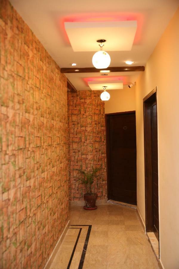 Premier Inn Gulberg Лахор Екстериор снимка