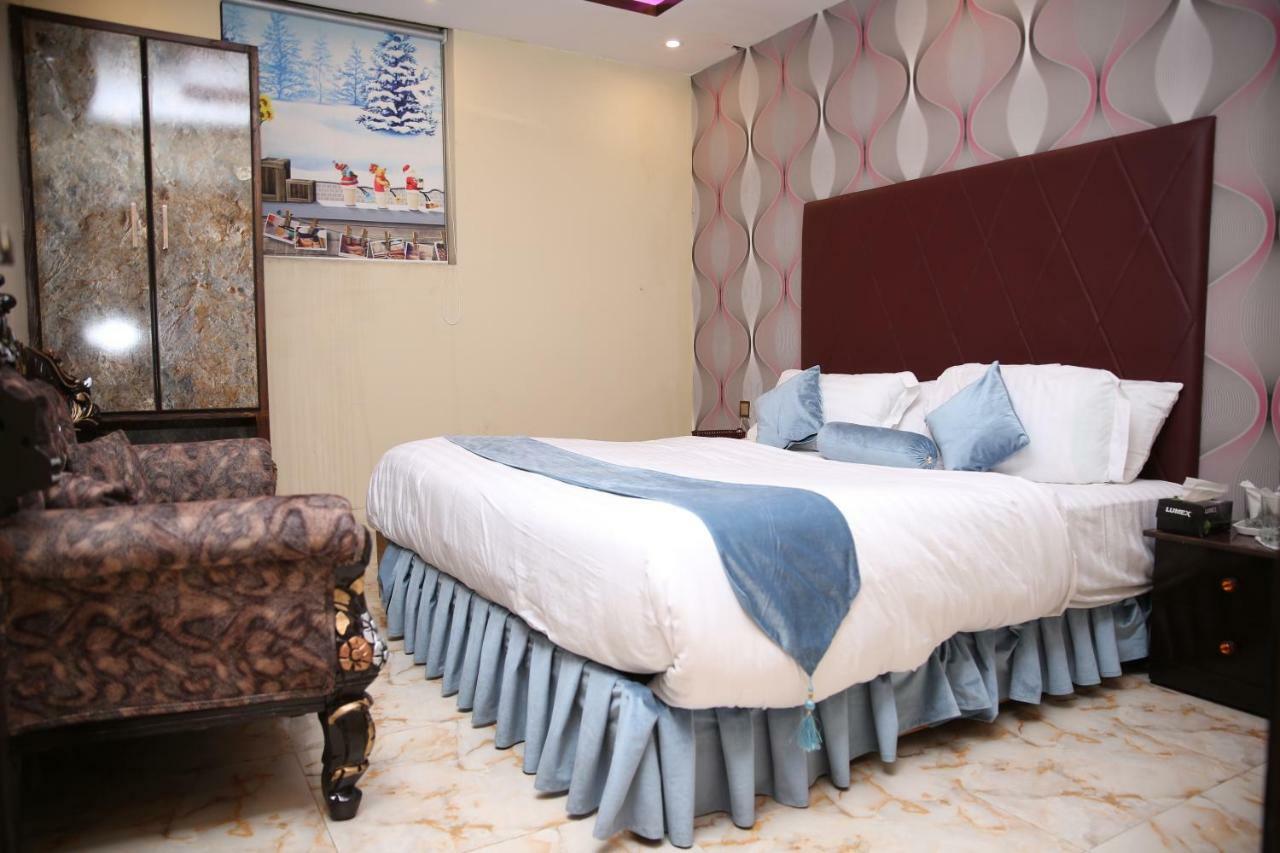 Premier Inn Gulberg Лахор Екстериор снимка