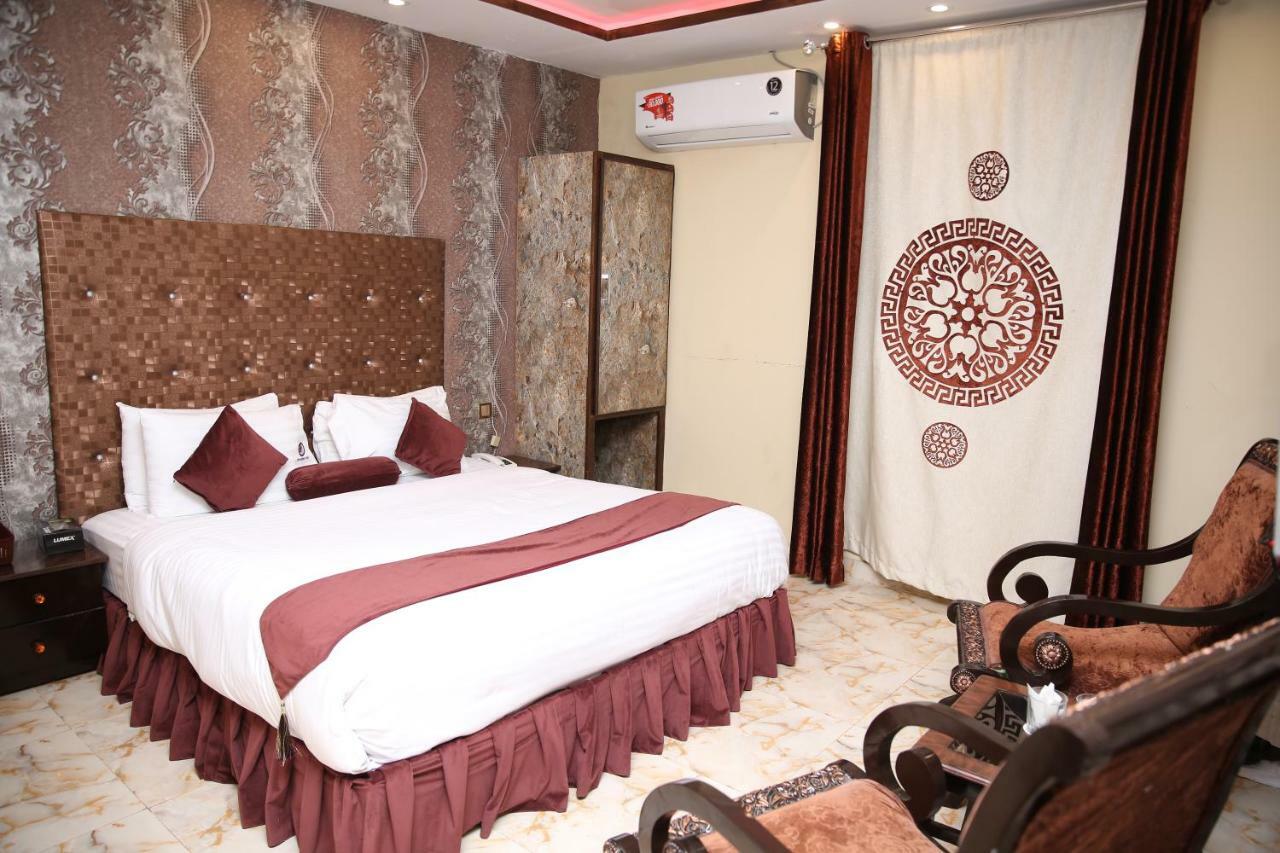 Premier Inn Gulberg Лахор Екстериор снимка