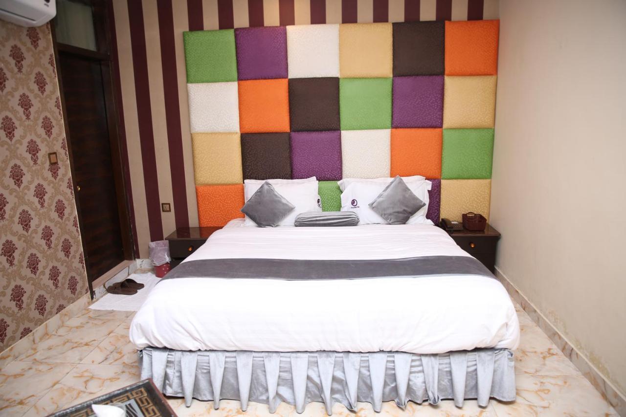 Premier Inn Gulberg Лахор Екстериор снимка