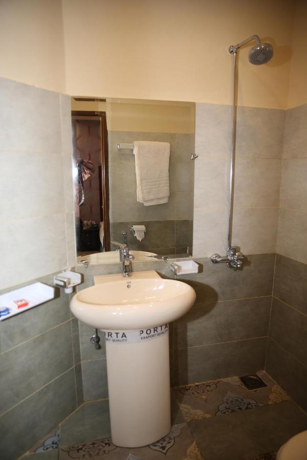 Premier Inn Gulberg Лахор Екстериор снимка